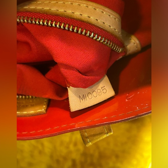 Louis Vuitton Red Vernis Reade PM Embossed Monogram Tote - Picture 11 of 16